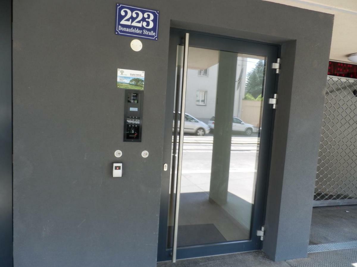 Apartamento Spacious, Modern 1-bdrm Apt near VIC&Austria Ctr Viena Exterior foto