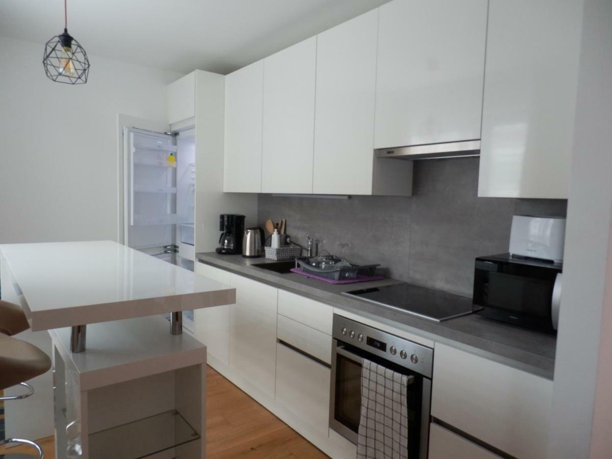 Apartamento Spacious, Modern 1-bdrm Apt near VIC&Austria Ctr Viena Exterior foto